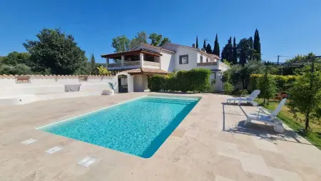 Location villa à Villecroze, Villa moderne avec piscine privée à Villecroze 150 m²
