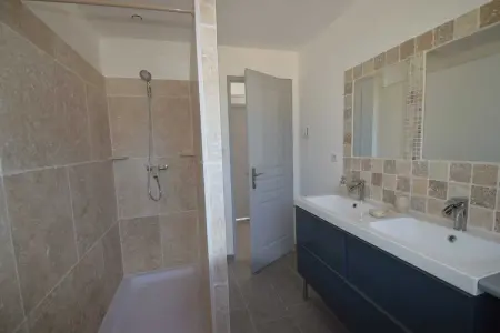 Villa moderne avec piscine privée à Villecroze 150 m² - Photo 7