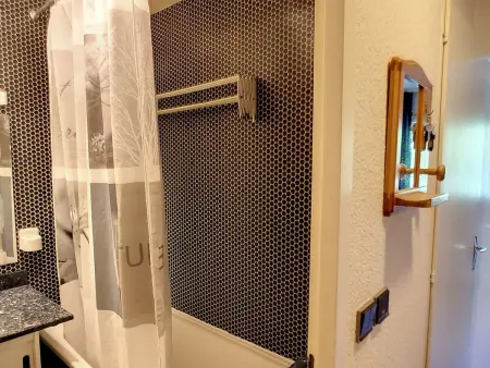Studio cabine 4 pers. avec balcon Nord aux Menuires : photo 6