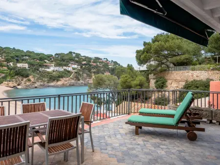 Location appartement à Begur, Confortable attique à Sa Riera près de Begur, 4 chambres, terrasse vue mer.