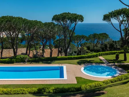 Location appartement à Calella de Palafrugell, Appartement familial à Calella avec jardin et piscine