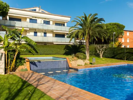 Location appartement à Calella de Palafrugell, Duplex moderne avec piscine, terrasse et parking