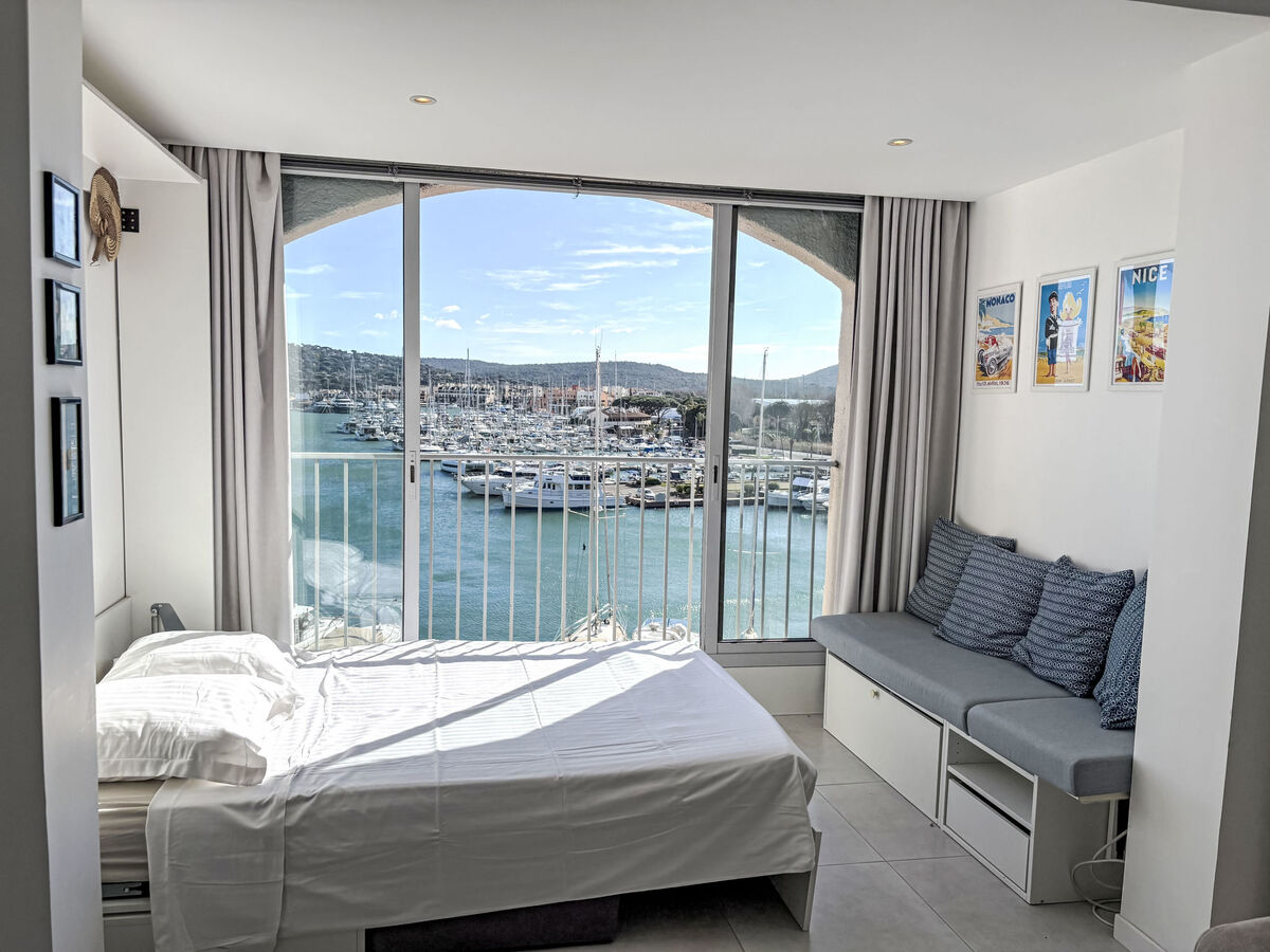 Studio Les Cascadelles avec vue sur le port à Cogolin - Photo 4
