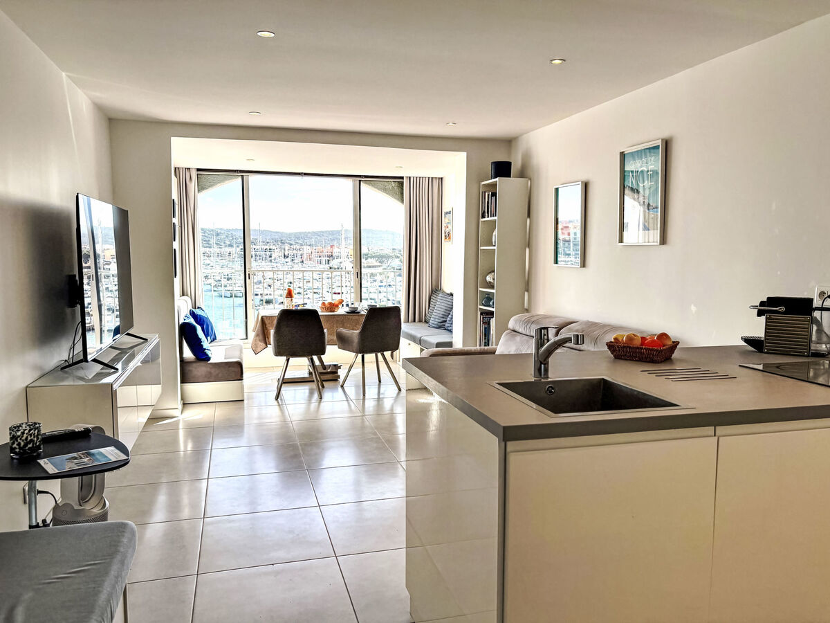 Studio Les Cascadelles avec vue sur le port à Cogolin - Photo 8