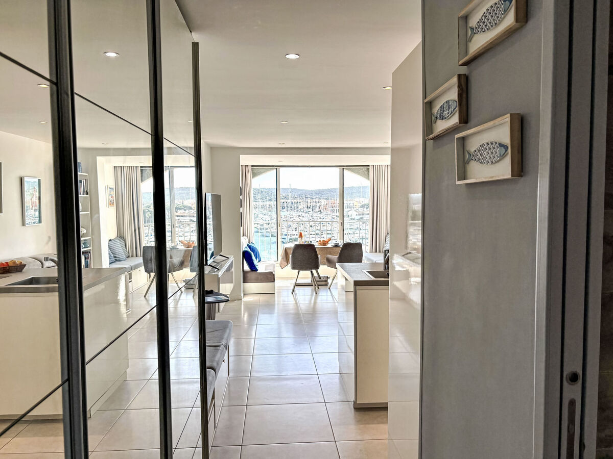 Studio Les Cascadelles avec vue sur le port à Cogolin - Photo 9