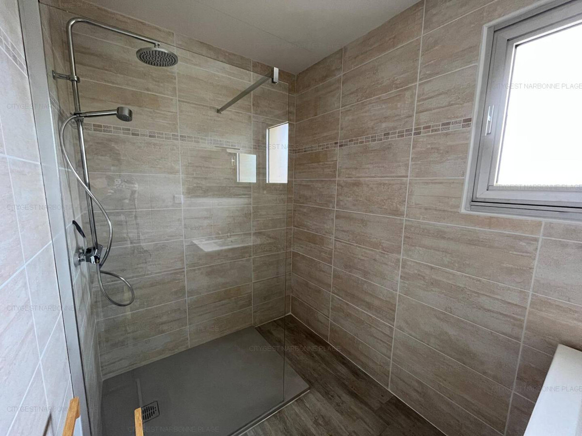 Appartement 2 étoiles à 50m de la plage, 2 balcons - Photo 9