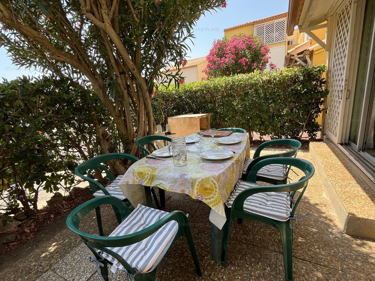 T2 plain-pied Narbonne : terrasse privée et parking - Photo 1