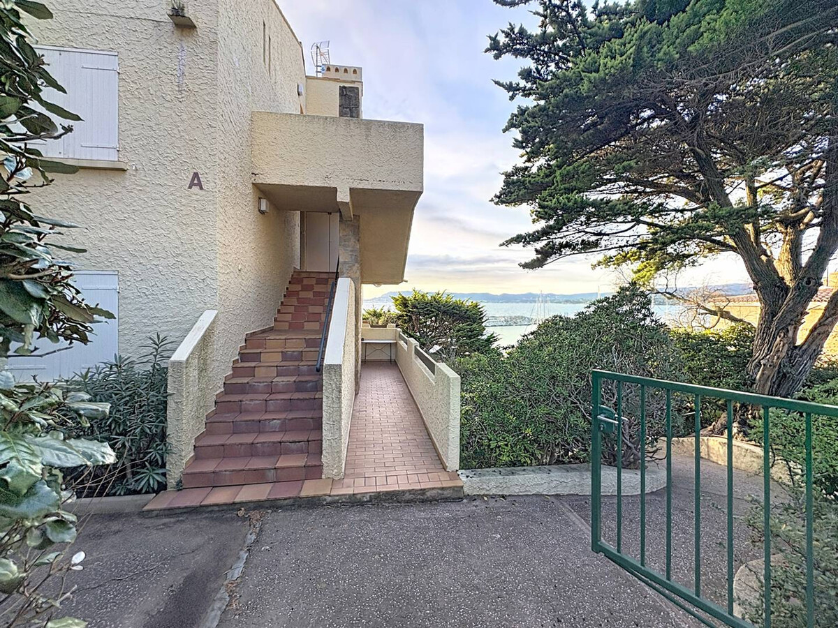 T3 deux terrasses vue mer à la Madrague - Photo 26