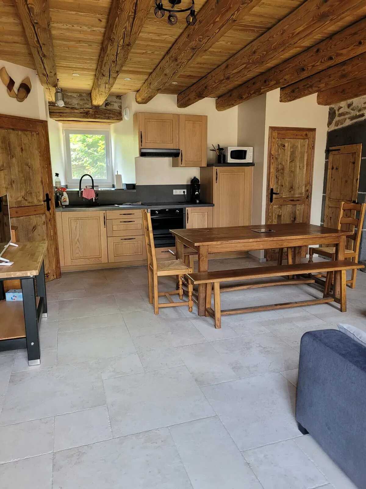 Maison 9 personnes à Alleuze – Cheminée, jardin et barbecue - Photo 7