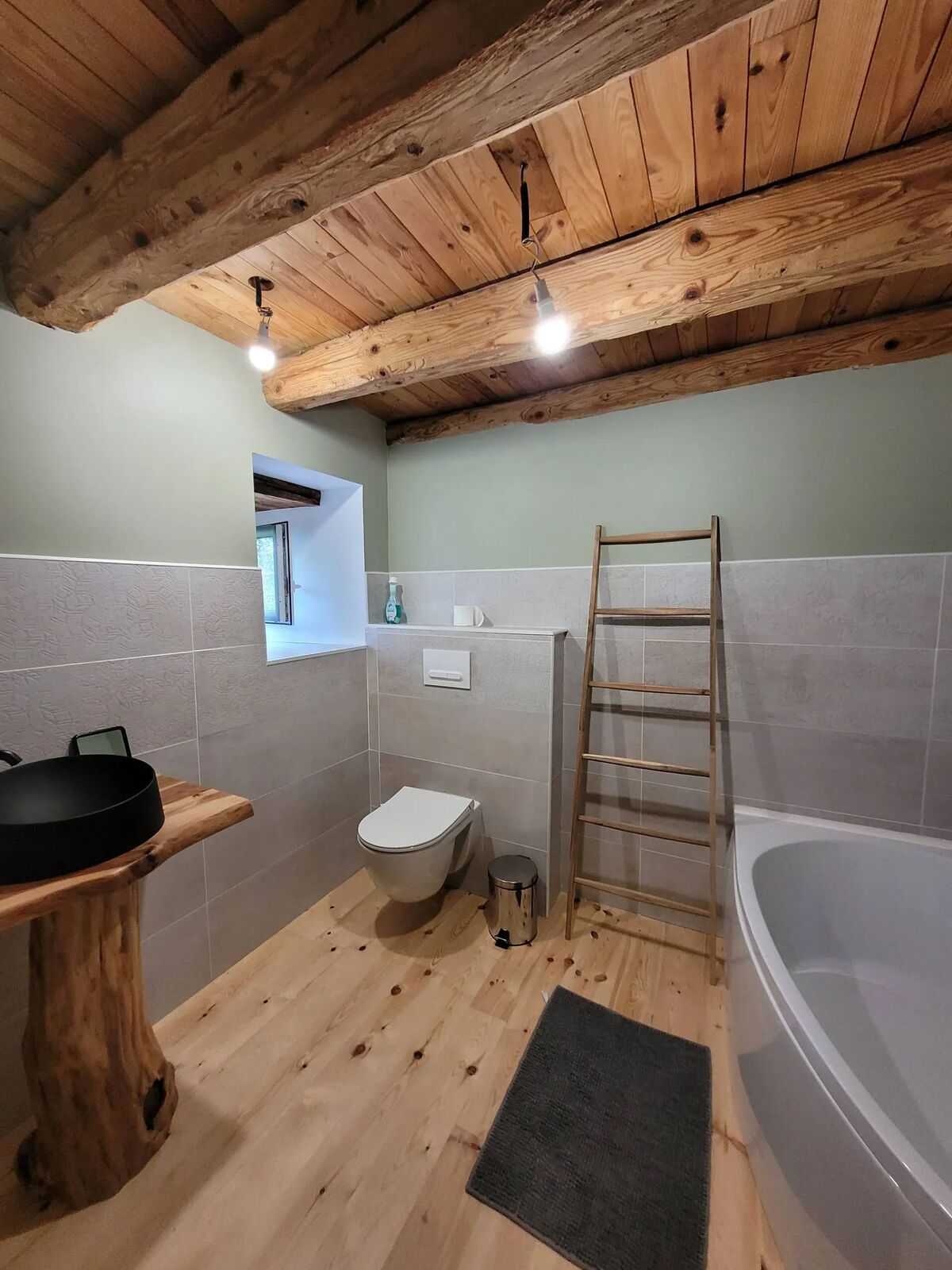 Maison 9 personnes à Alleuze – Cheminée, jardin et barbecue - Photo 15