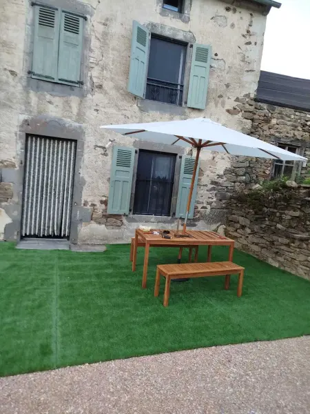 Location maison à Alleuze, Maison charmante à Alleuze – 90 m² avec terrasse