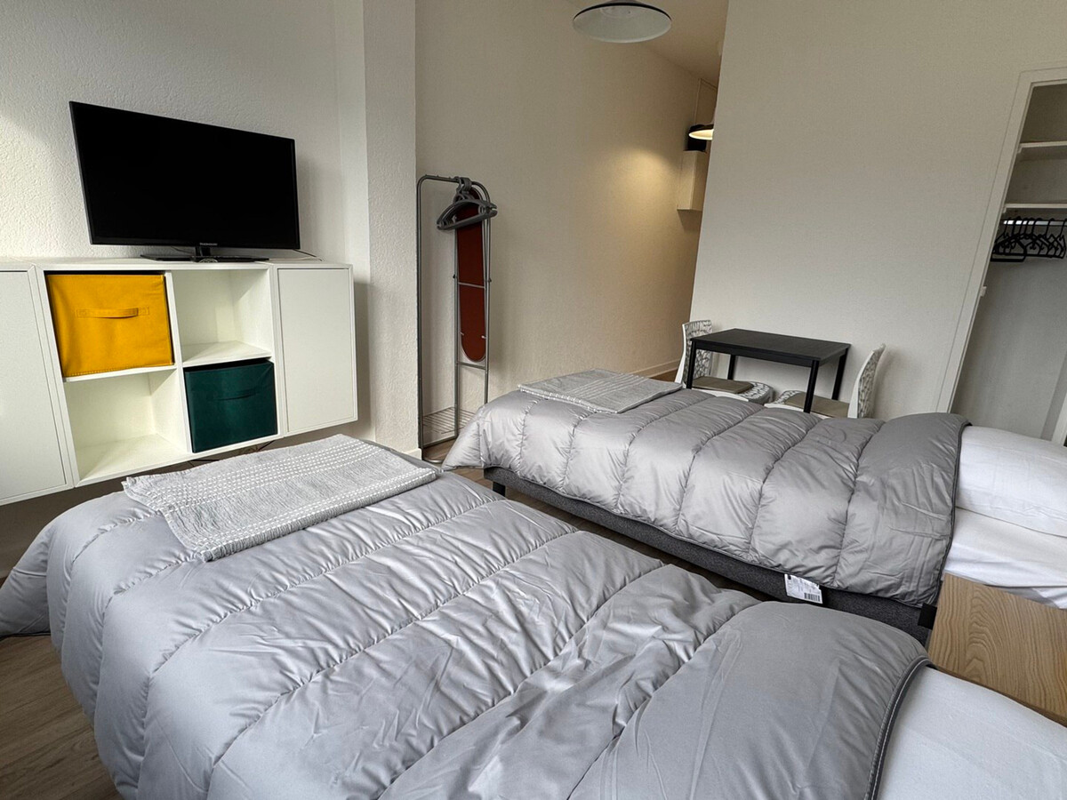 Studio rénové centre-ville Aix-les-Bains, vue montagnes - Photo 1