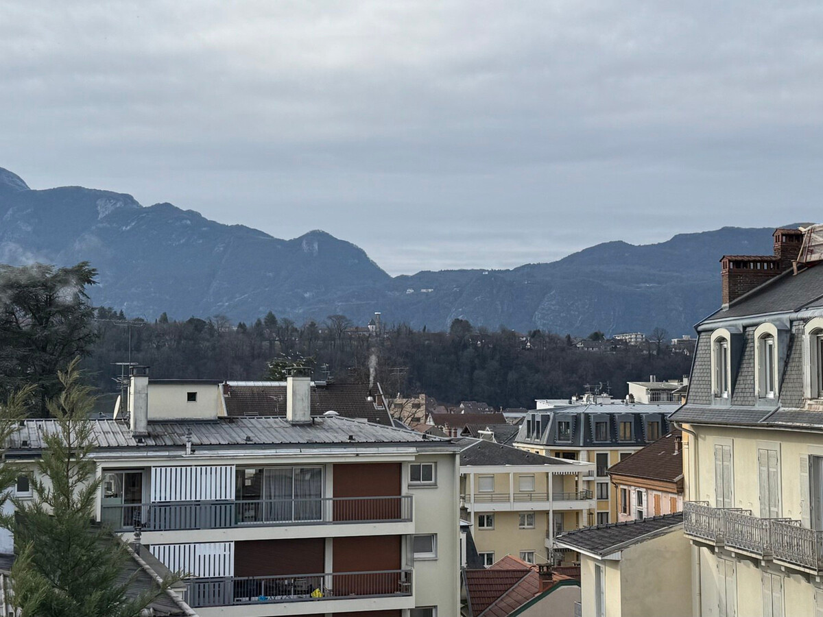 Studio rénové centre-ville Aix-les-Bains, vue montagnes - Photo 2