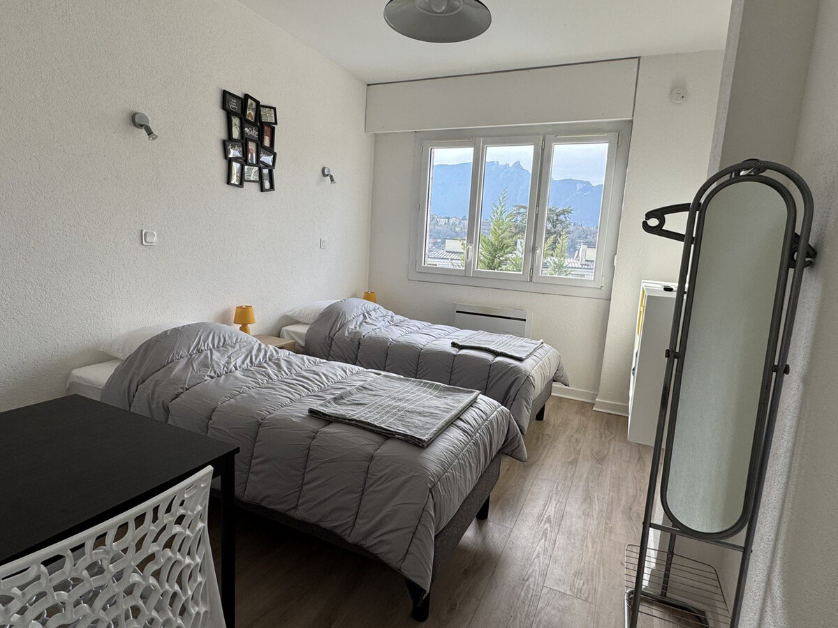 Studio rénové centre-ville Aix-les-Bains, vue montagnes - Photo 3
