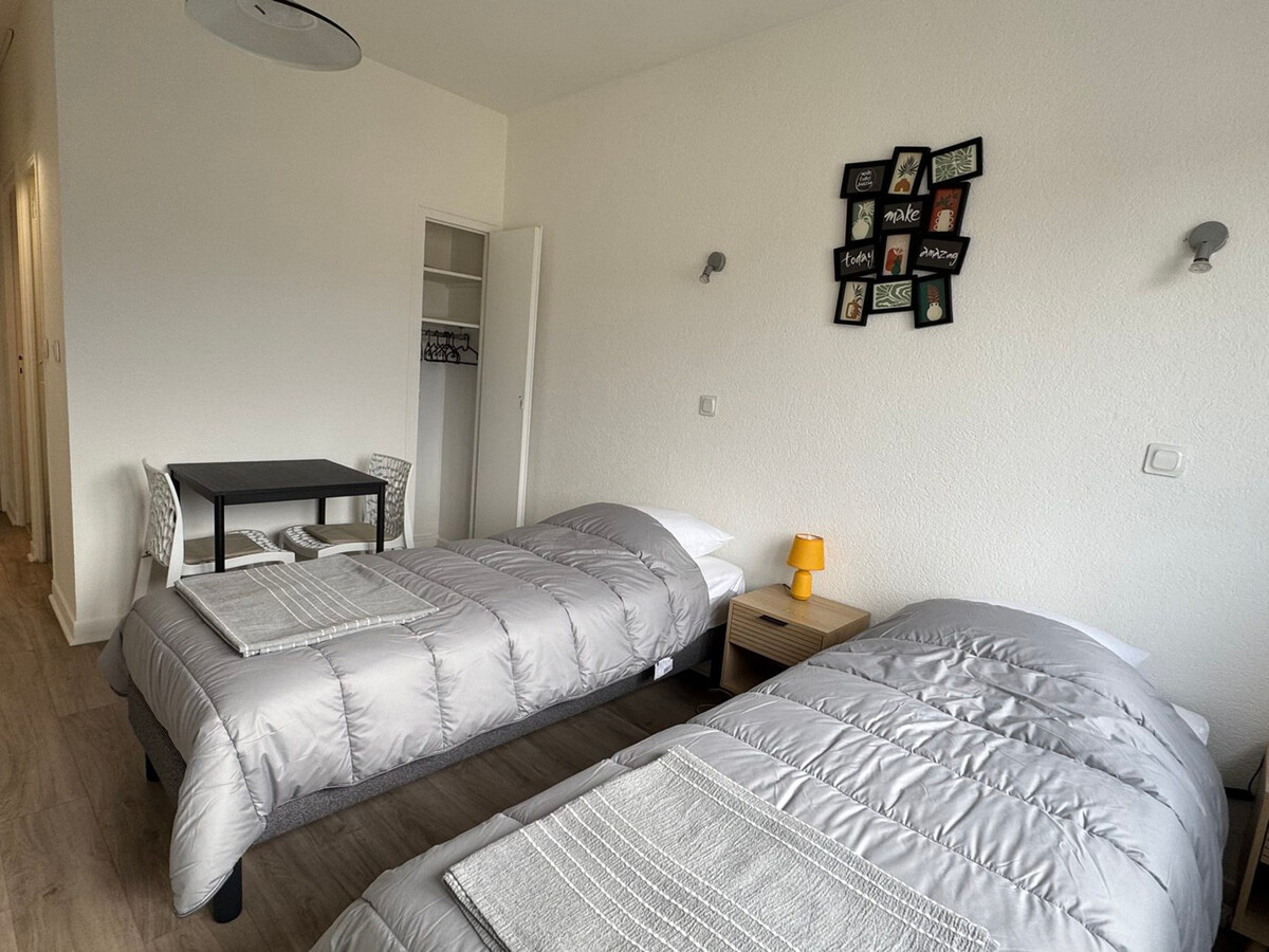 Studio rénové centre-ville Aix-les-Bains, vue montagnes - Photo 7