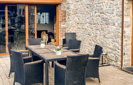 Jolie maison avec piscine, Maison 5 personnes à Hestrud - Photo 1