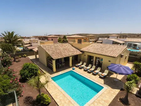 Location villa à Corralejo, Charmante Villa à Tuineje avec Piscine Privée et Terrasse sur le Toit