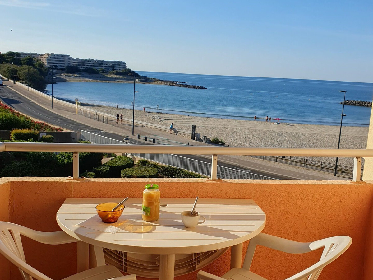 T2 front de mer avec parking à Sète - Photo 1