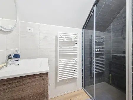 Duplex 46 m² rénové avec parking privé au centre de Quiberon : photo 11