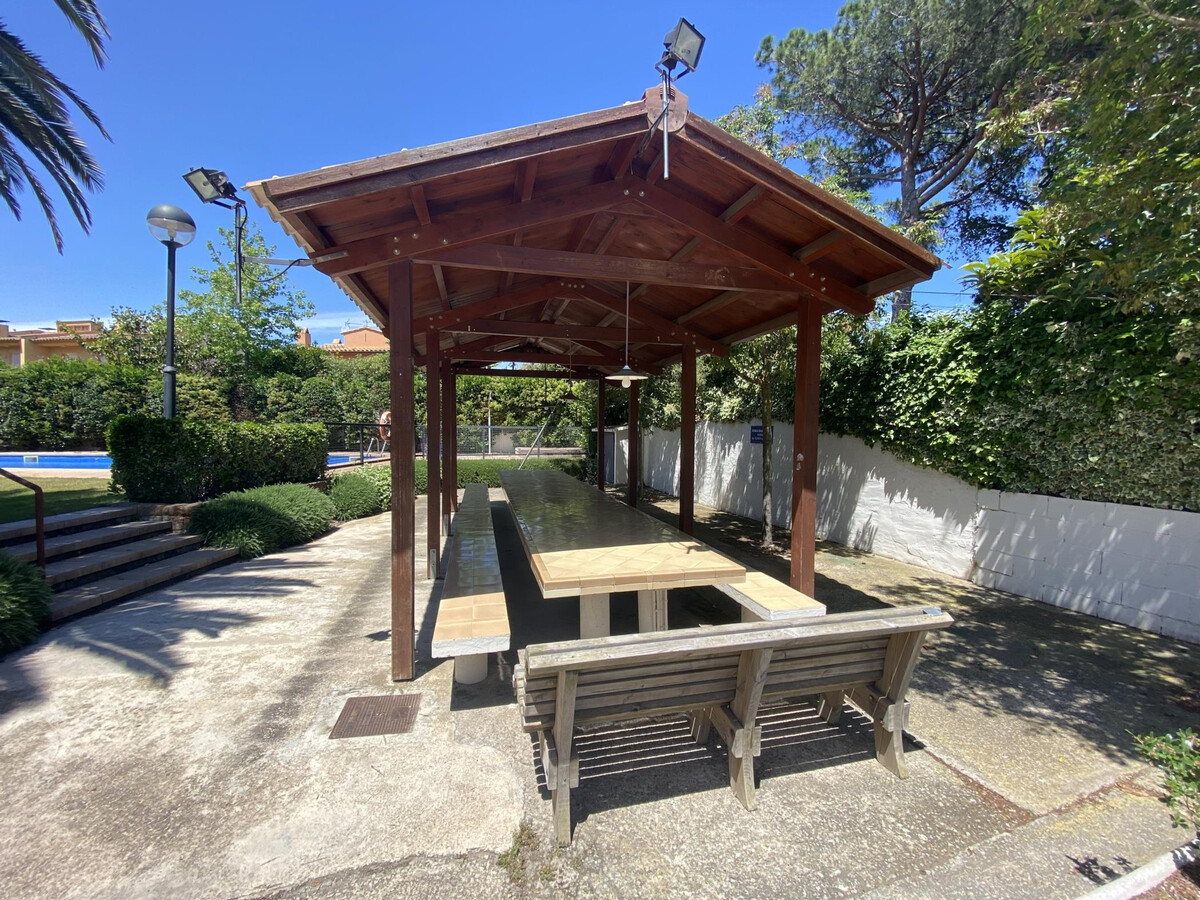 Appartement 40 m² rénové, piscine & jardin à Calella - Photo 17