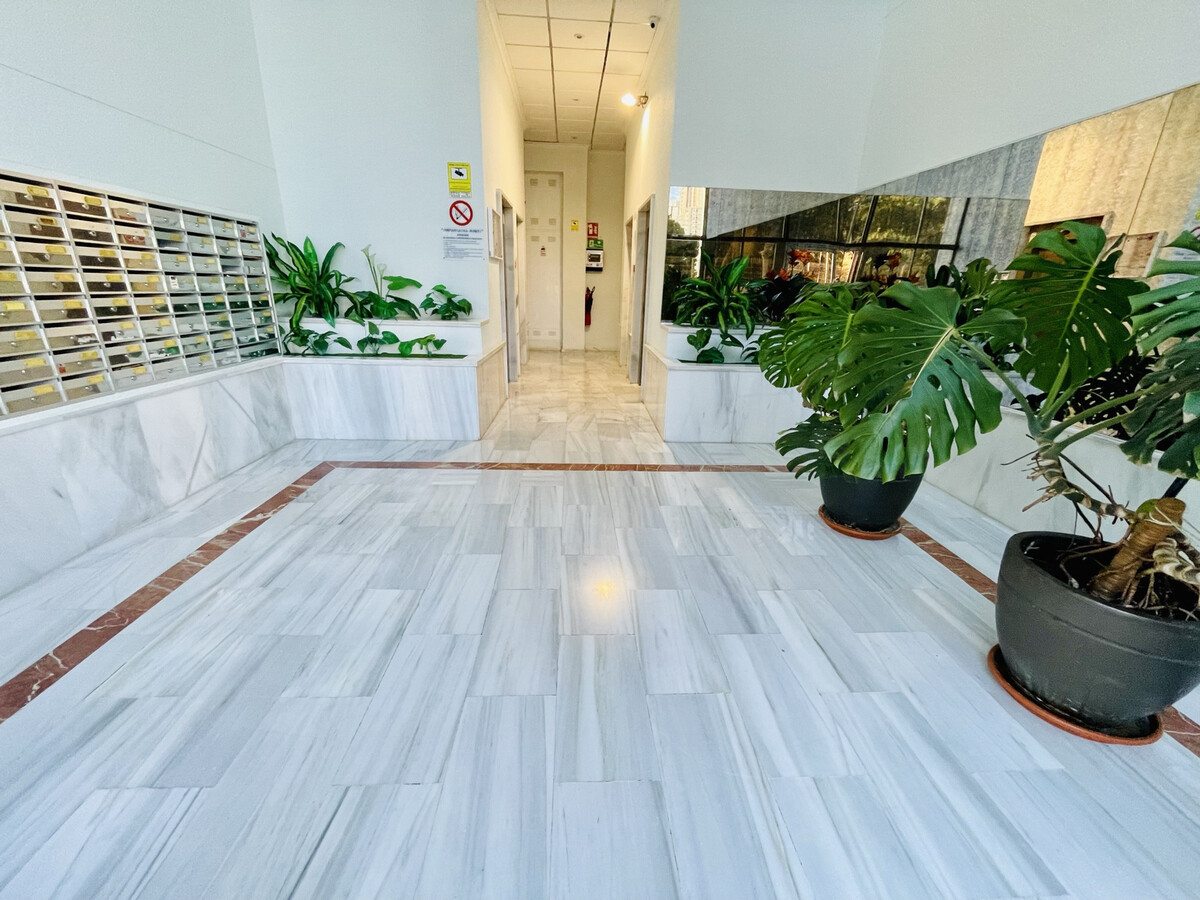 Appartement 18e étage, terrasse, climatisation, piscine - Photo 19