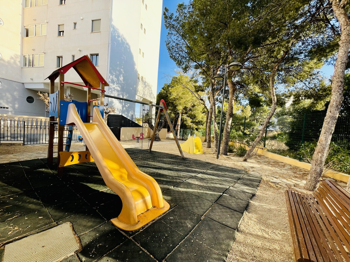 Appartement 18e étage, terrasse, climatisation, piscine - Photo 23