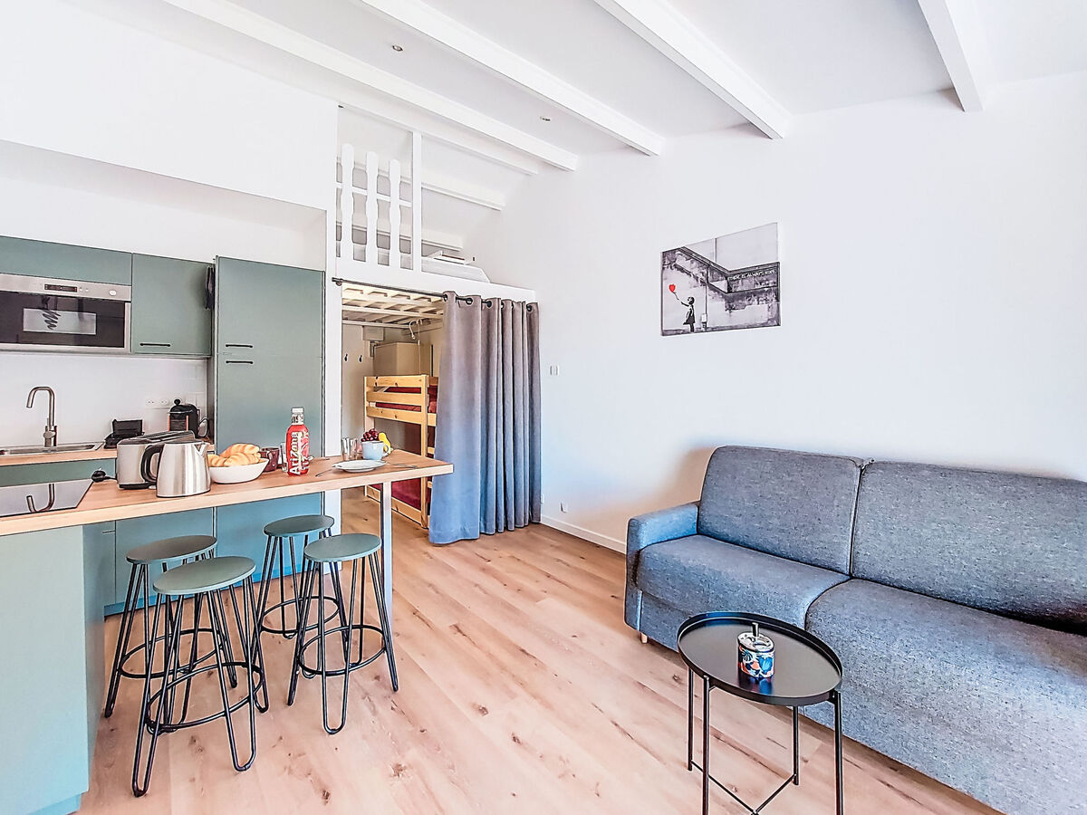 Studio rénové 28 m² avec terrasse 15 m² à Saint Cyr - Photo 2