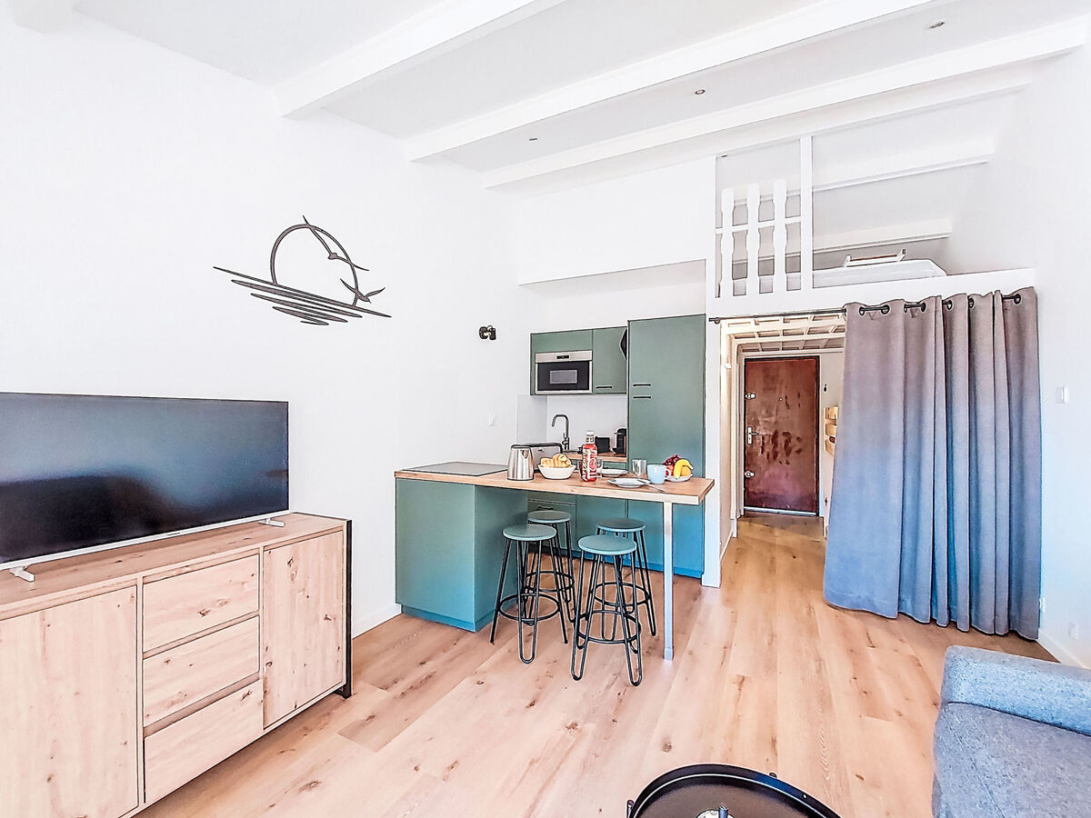 Studio rénové 28 m² avec terrasse 15 m² à Saint Cyr - Photo 3