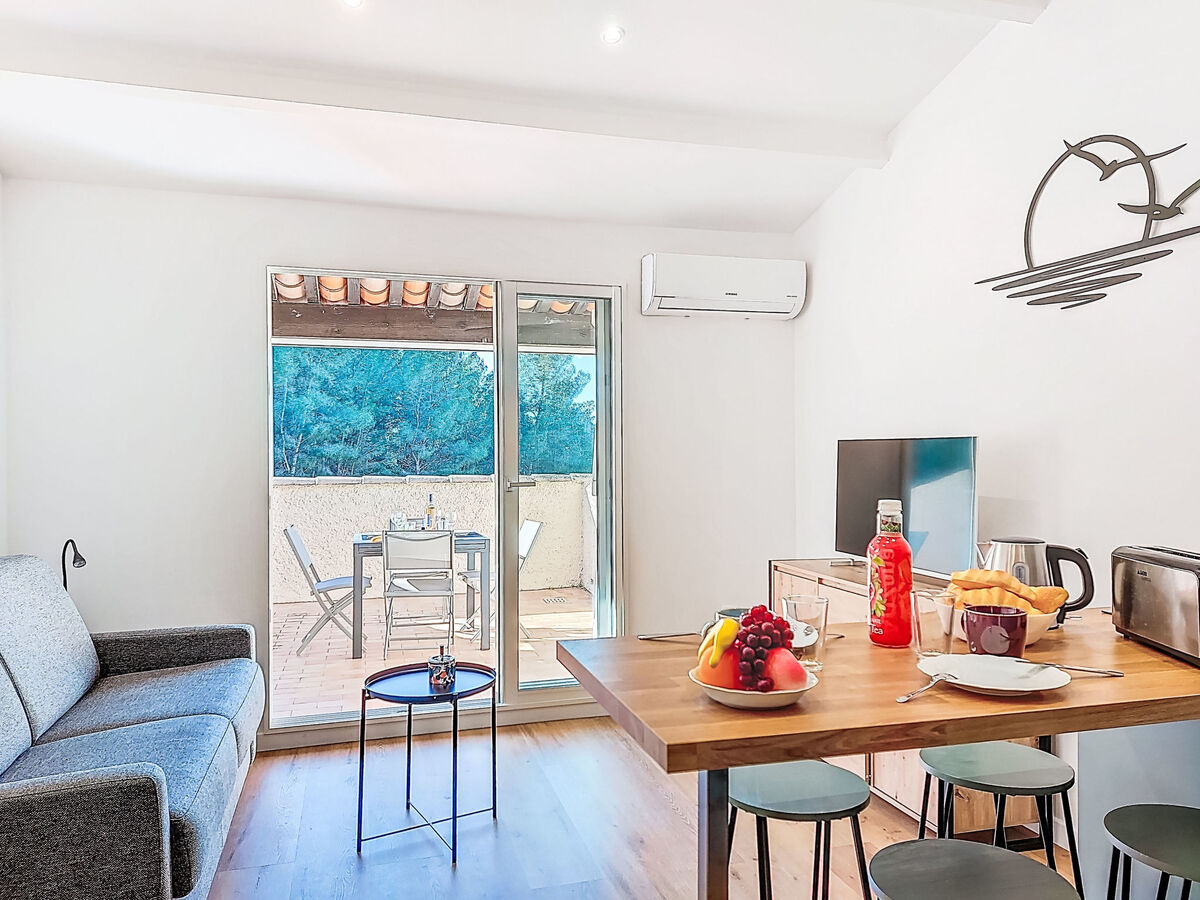 Studio rénové 28 m² avec terrasse 15 m² à Saint Cyr - Photo 7