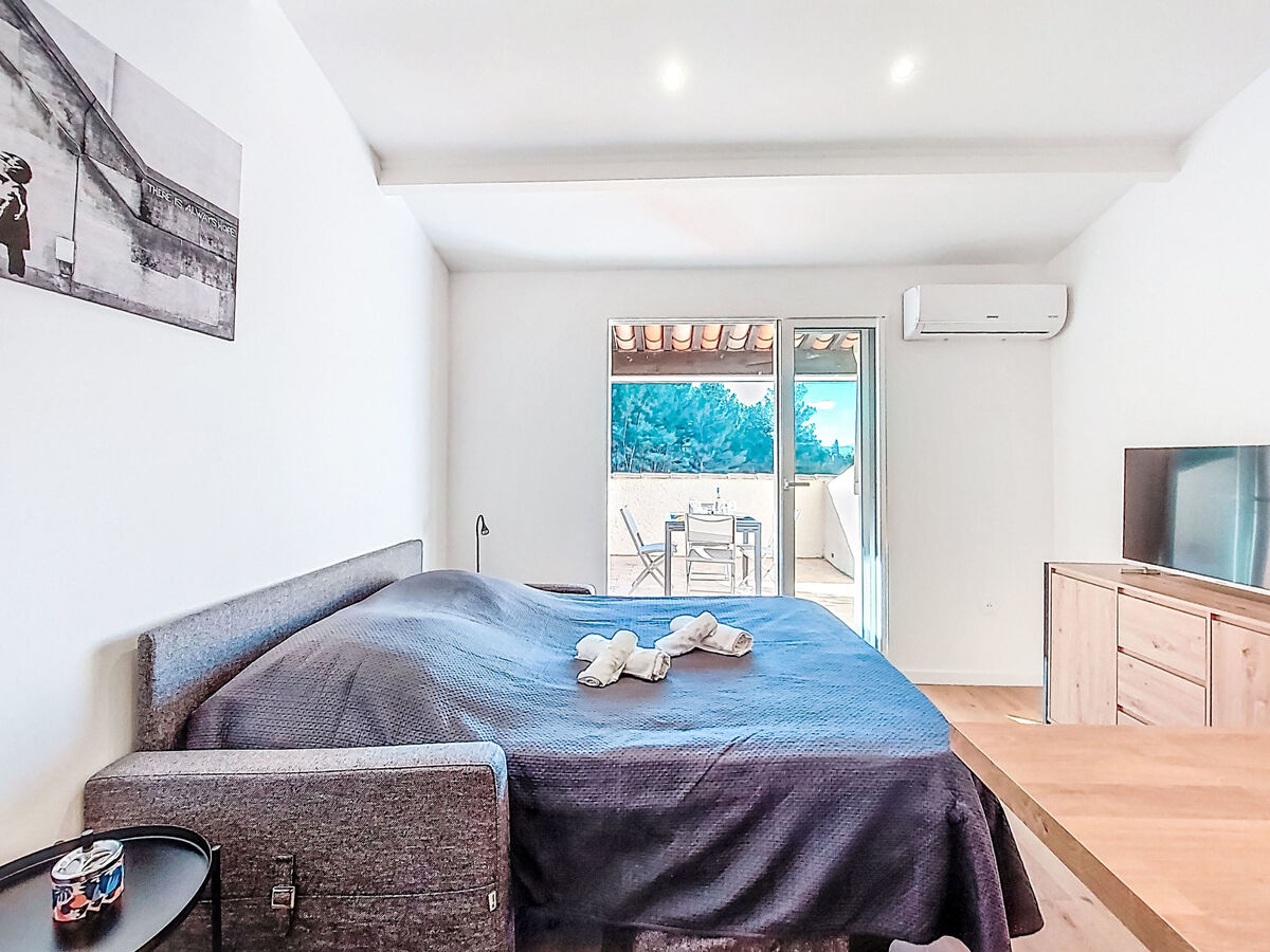 Studio rénové 28 m² avec terrasse 15 m² à Saint Cyr - Photo 8