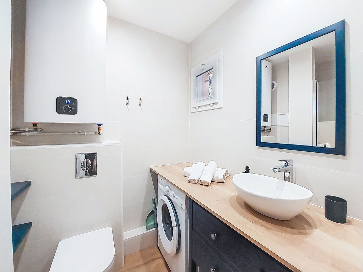 Studio rénové 28 m² avec terrasse 15 m² à Saint Cyr - Photo 12