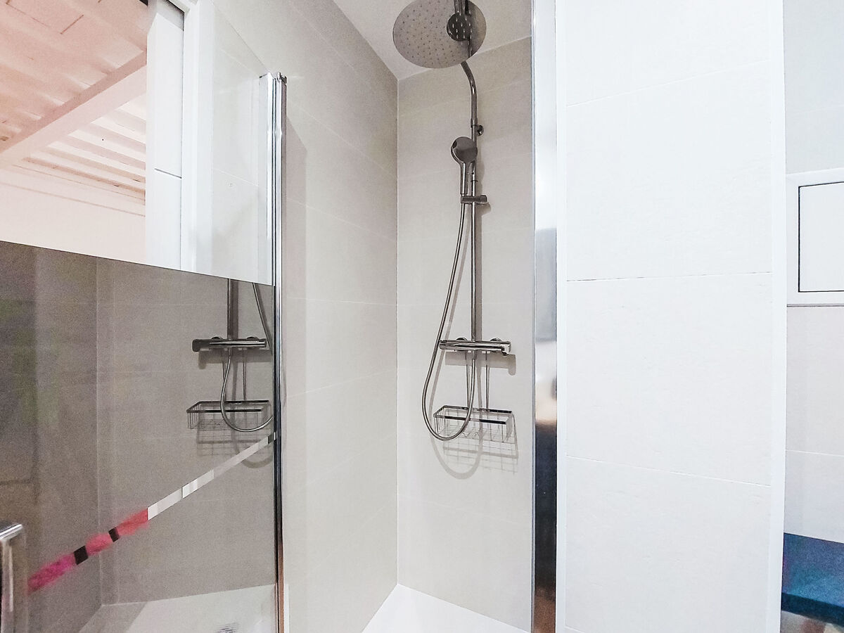 Studio rénové 28 m² avec terrasse 15 m² à Saint Cyr - Photo 13