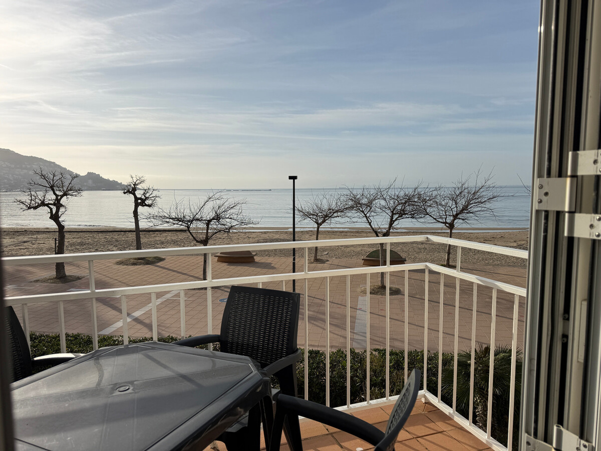 Appartement front de mer à Roses avec balcon et parking - Photo 3