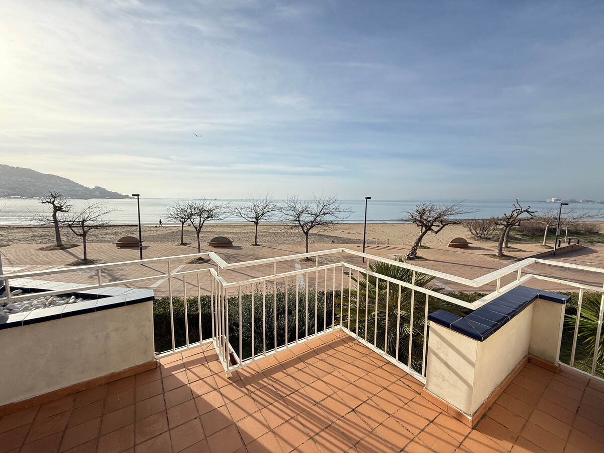 Appartement front de mer à Roses avec balcon et parking - Photo 12