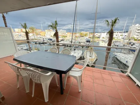 Location appartement à Roses, Appartement moderne sur la Costa Brava avec piscine et jardin, idéal pour 6 personnes