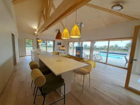 Location gite à Vivans, Gîte Cocooning à Vivans avec Piscine et Spa, Animaux Bienvenus