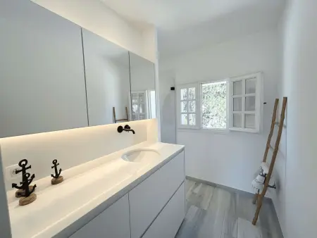 Maison 3 pièces rénovée avec amarrage privé à Port Grimaud : photo 6