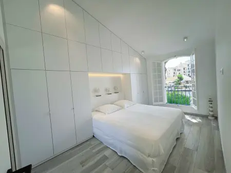 Maison 3 pièces rénovée avec amarrage privé à Port Grimaud : photo 8
