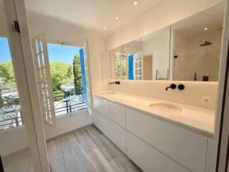 Maison 3 pièces rénovée avec amarrage privé à Port Grimaud : photo 9
