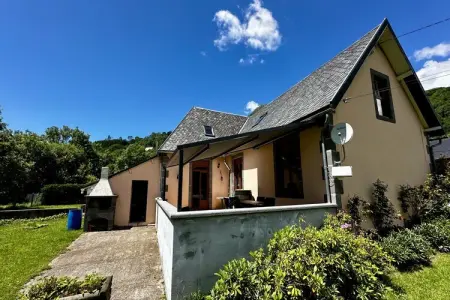 Location maison à Mont Dore, Séjour familial pour 9 avec vue sur le jardin
