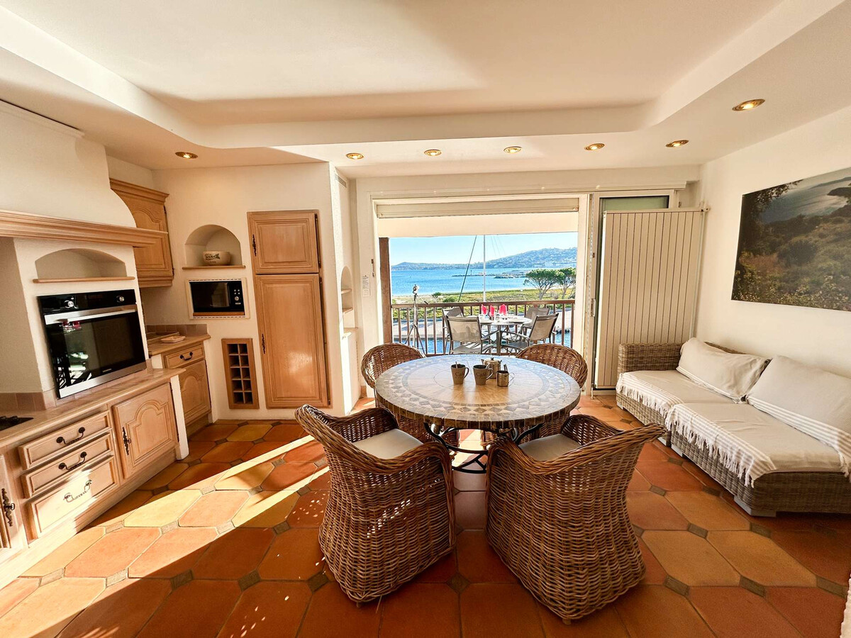 Appartement 2 chambres Port Grimaud avec vue mer et balcon - Photo 4