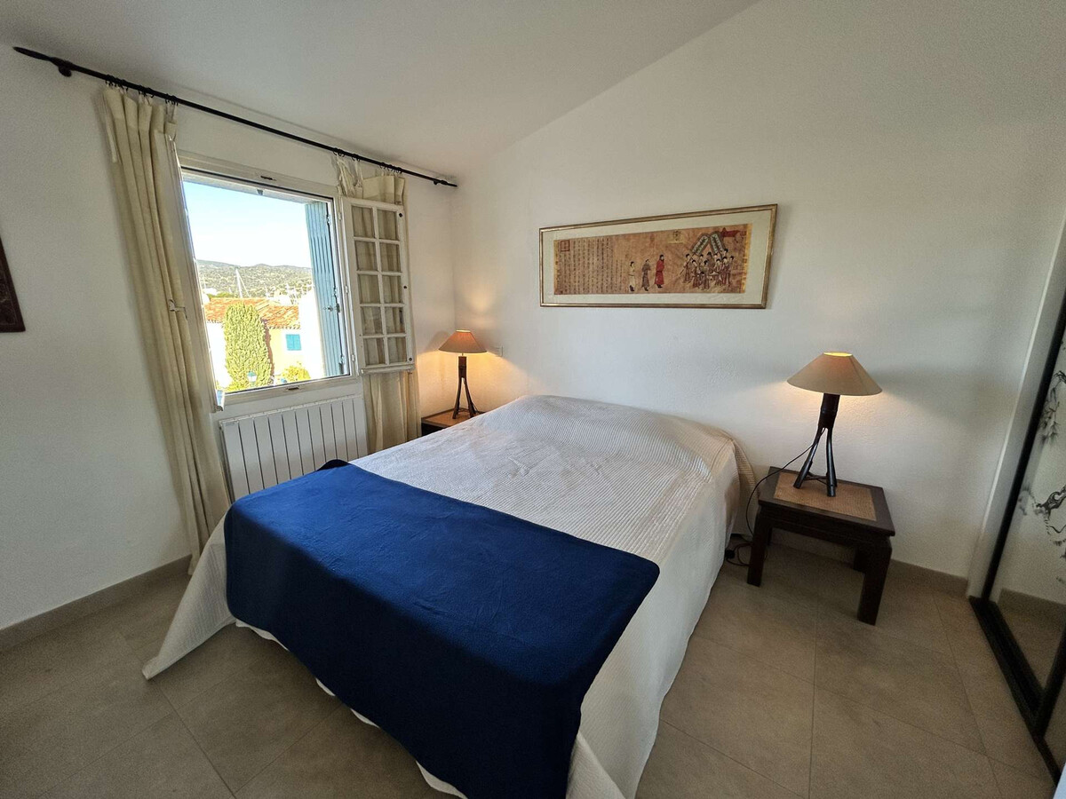 Appartement 2 chambres Port Grimaud avec vue mer et balcon - Photo 8