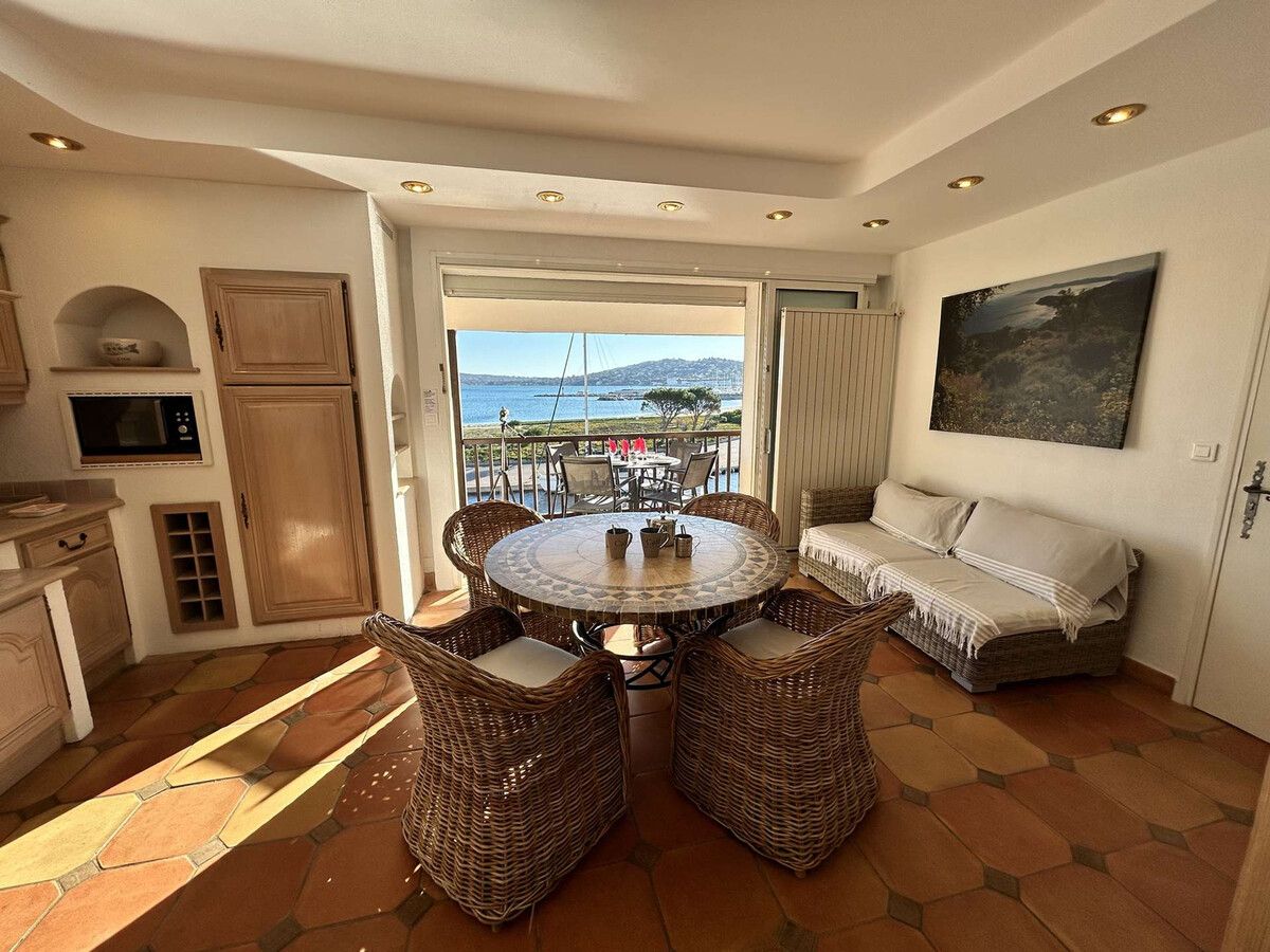 Appartement 2 chambres Port Grimaud avec vue mer et balcon - Photo 13