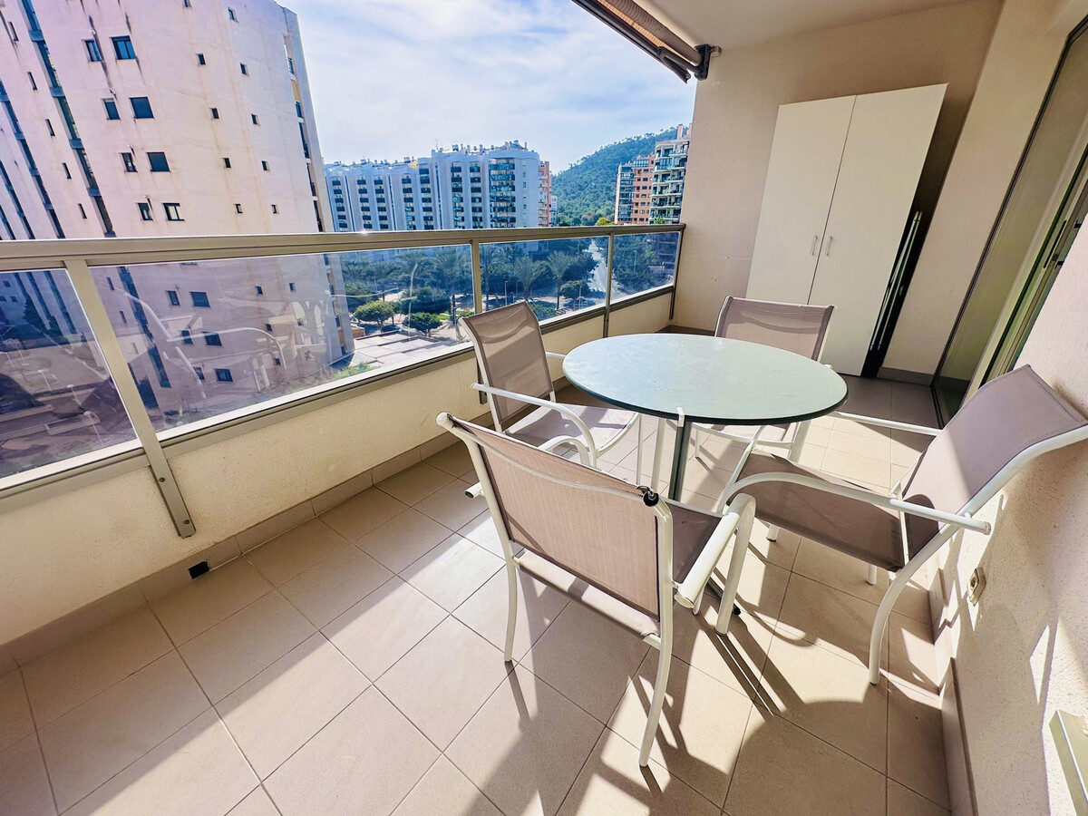 Appartement 79 m² avec terrasse, parking et piscine - Photo 2