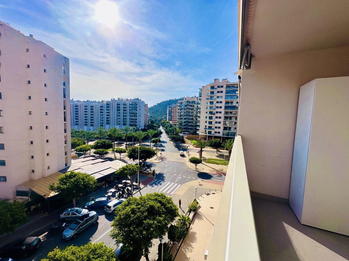 Appartement 79 m² avec terrasse, parking et piscine - Photo 3