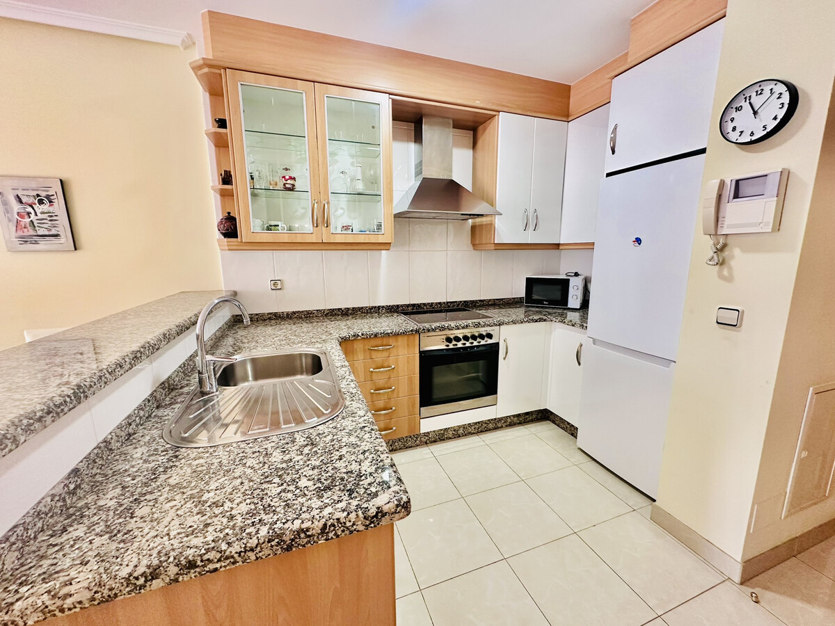 Appartement 79 m² avec terrasse, parking et piscine - Photo 12