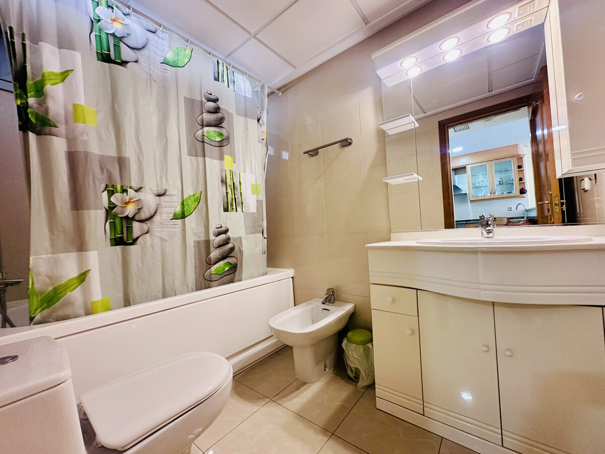Appartement 79 m² avec terrasse, parking et piscine - Photo 13