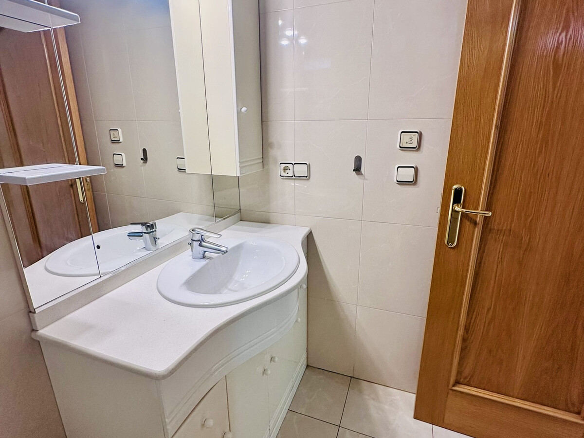 Appartement 79 m² avec terrasse, parking et piscine - Photo 14