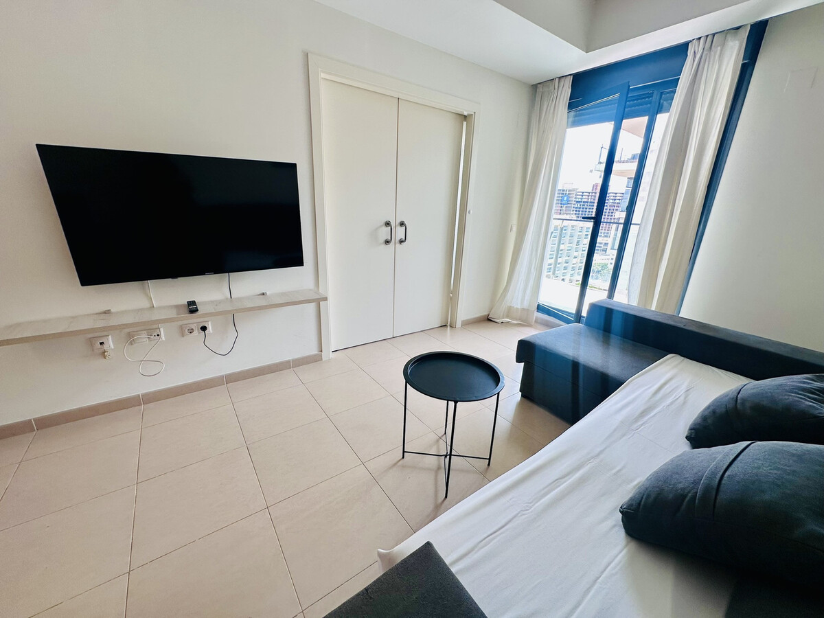 Appartement 2 chambres, 8e étage, 350m de la plage - Photo 3
