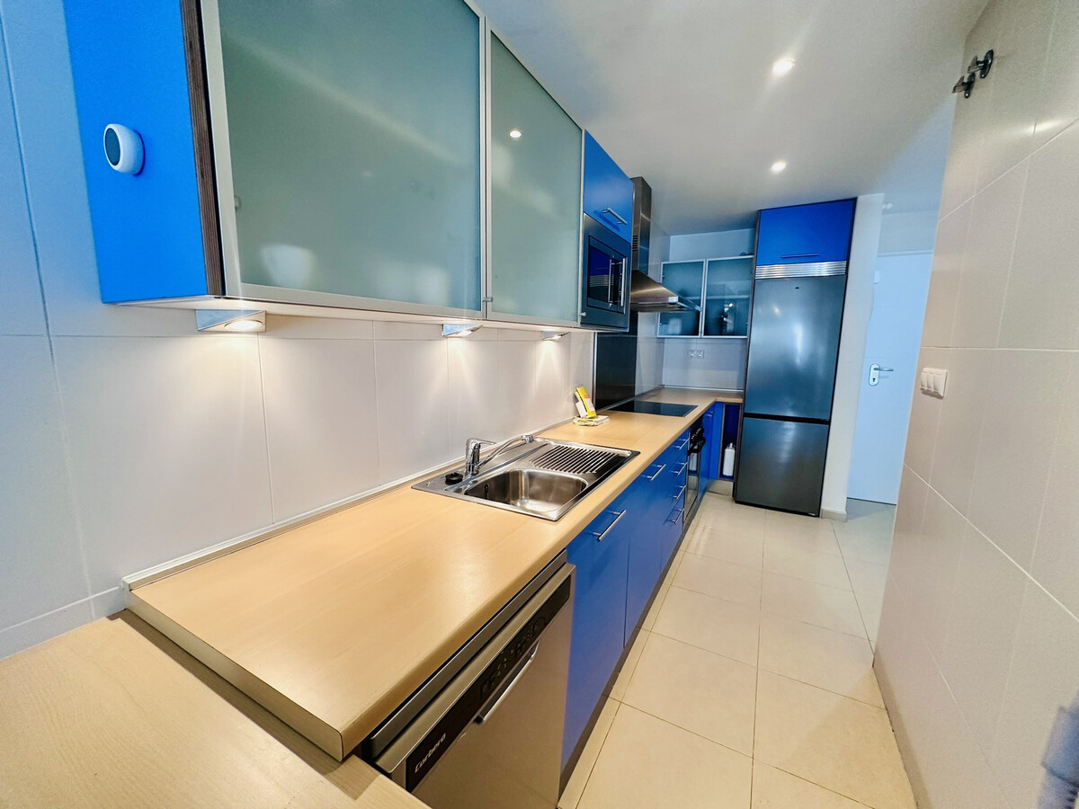 Appartement 2 chambres, 8e étage, 350m de la plage - Photo 13